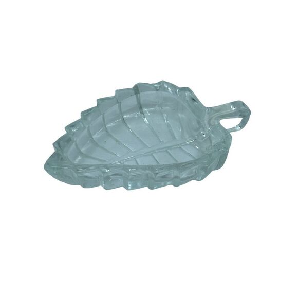 Vtg Glass Leaf Ashtray Dish Bowl - Boho Cottagecore Plant Holder Home Decor - Picture 1 of 5